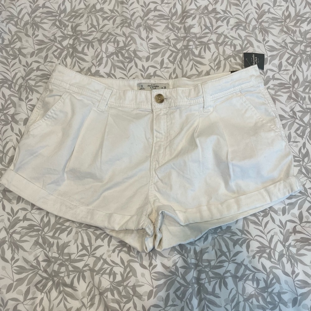 ABERCROMBIE AND FITCH white shorts